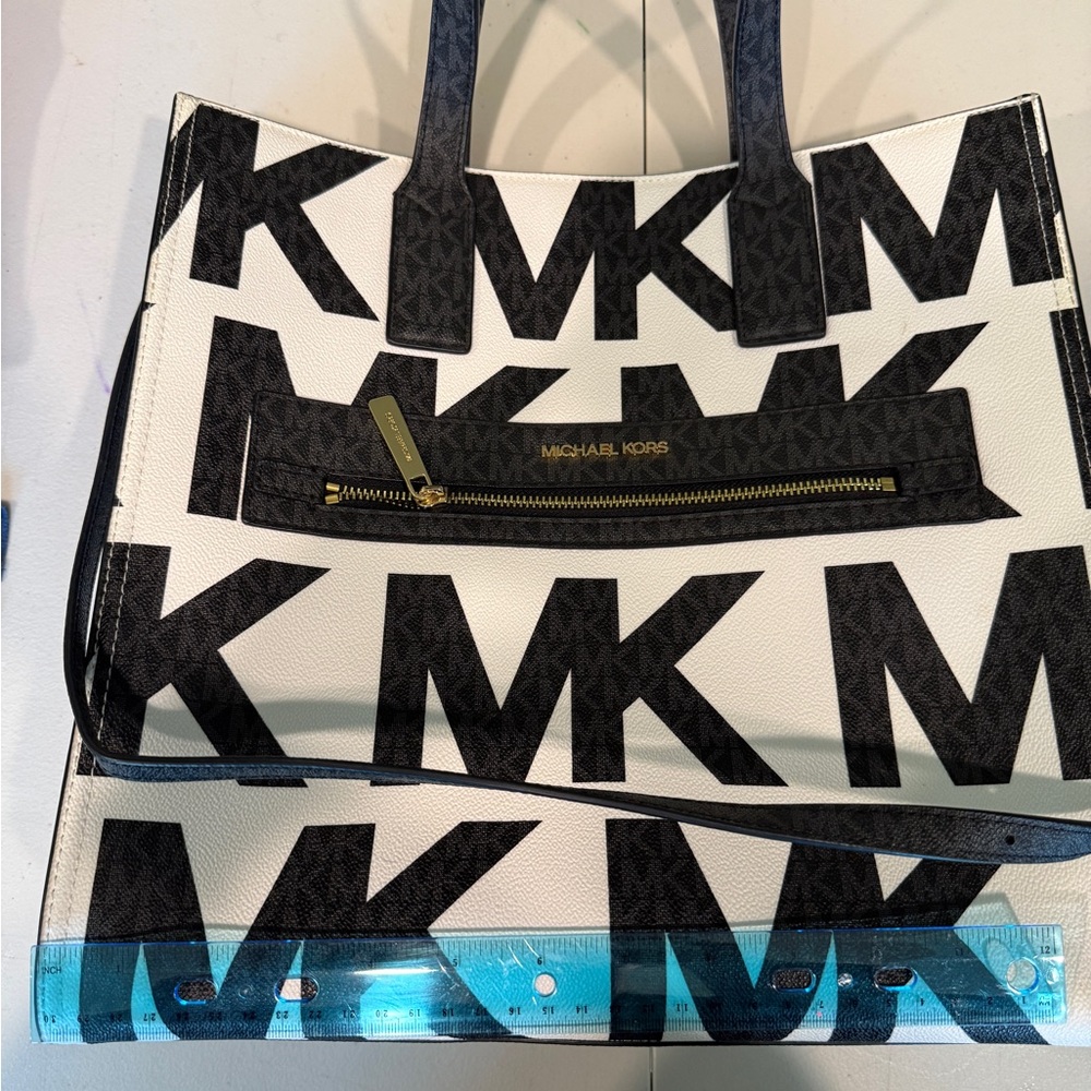 Michael Kors Large Black & White MK Signature Tote with Gold Hardware - Picture 4 of 4